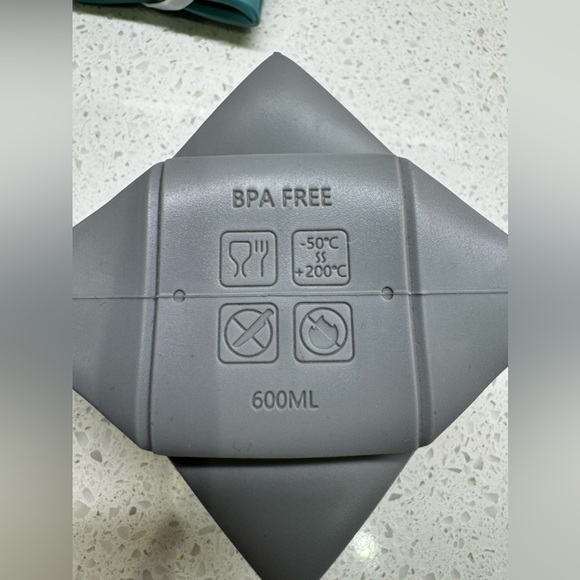 Set / 2 silicone collapsing water bottles-great for hiking, dog trips, everyday! - Picture 6 of 6